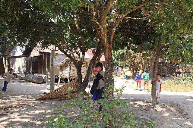 Phật Tử Gia Lai Từ Thiện Vùng Đồng Bào Khó Khăn