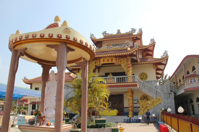 Quỹ Đạo Phật Ngày Nay tặng quà cho người nghèo nơi đất Phật tháng 3/2014