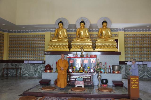 Quỹ Đạo Phật Ngày Nay tặng quà cho người nghèo nơi đất Phật tháng 3/2014
