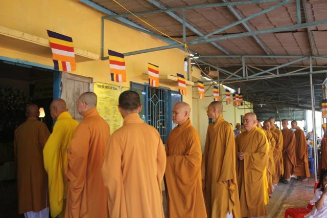 Đồng Tháp: BST. GHPGVN Tỉnh Đồng Tháp Phúng Viếng Cố Ni Trưởng Thích Nữ Tịnh Nghĩa