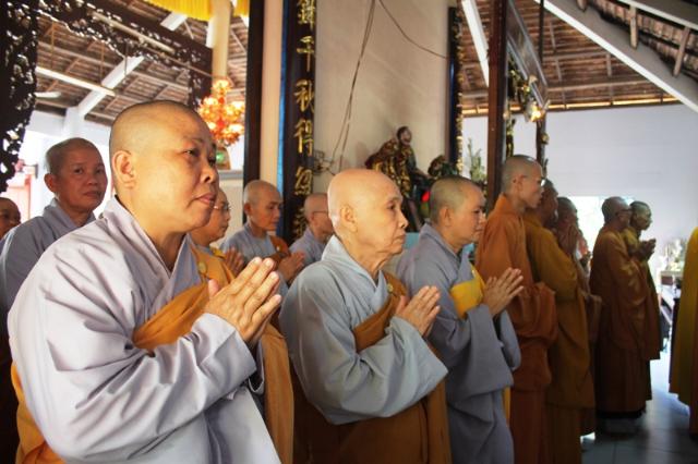 Đồng Tháp: BST. GHPGVN Tỉnh Đồng Tháp Phúng Viếng Cố Ni Trưởng Thích Nữ Tịnh Nghĩa