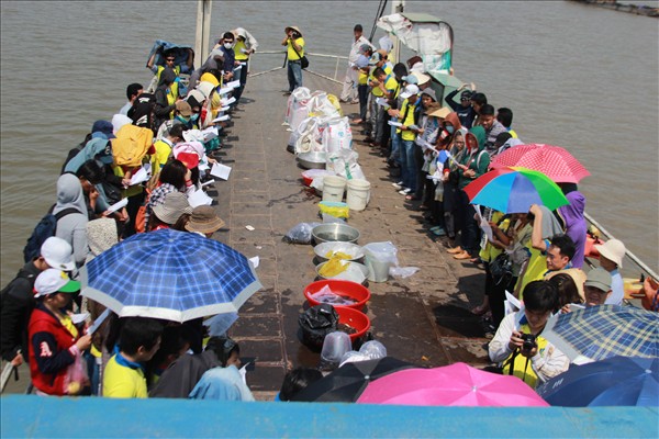 Chùa Khánh Ninh: Hành trình giải phóng các loài thủy tộc