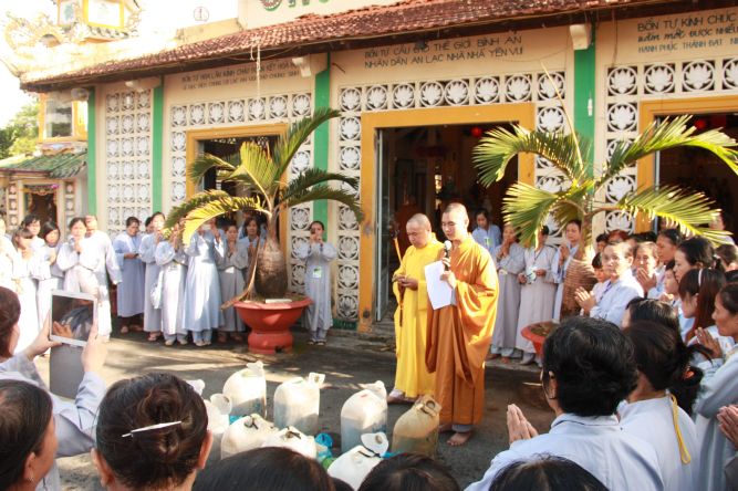 Đồng Tháp: Lễ phóng sanh tại khóa tu chùa Hoa Lâm