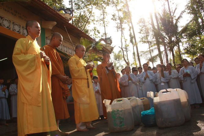 Đồng Tháp: Lễ phóng sanh tại khóa tu chùa Hoa Lâm