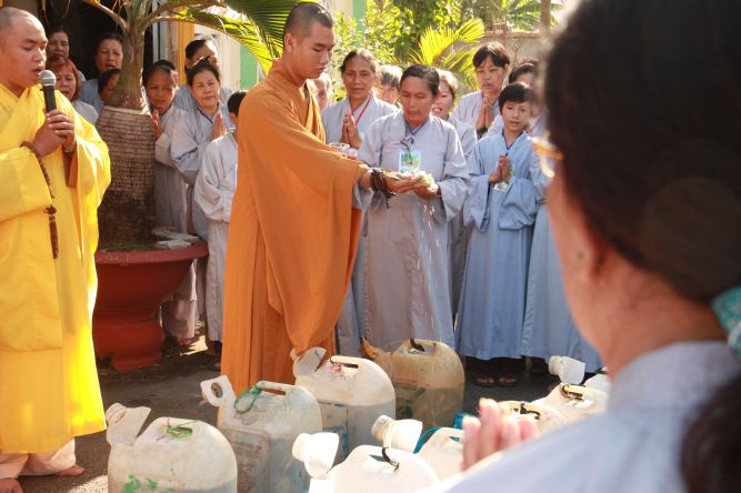 Đồng Tháp: Lễ phóng sanh tại khóa tu chùa Hoa Lâm