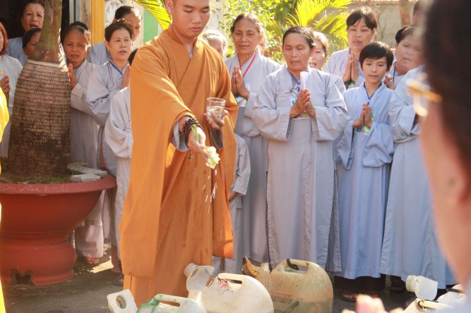 Đồng Tháp: Lễ phóng sanh tại khóa tu chùa Hoa Lâm