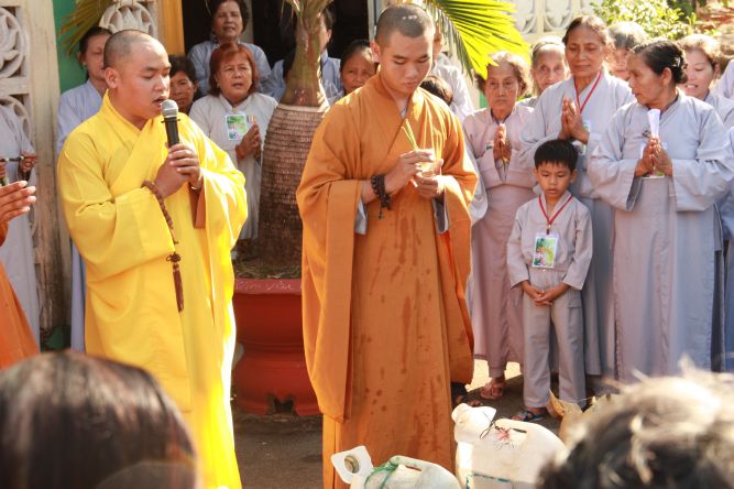 Đồng Tháp: Lễ phóng sanh tại khóa tu chùa Hoa Lâm