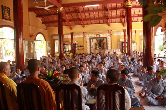 Đồng Tháp: Một ngày tu Bát quan trai nhiều ý nghĩa và an lạc