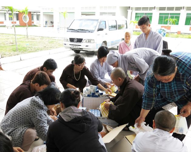 Thầy Thích Thiện Đạt và chương trình thiện nguyện “Ấm áp mùa đông”