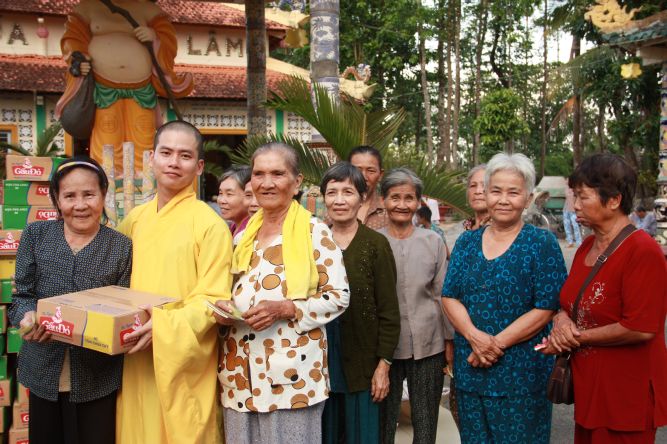 Đồng Tháp: Một ngày tu Bát quan trai nhiều ý nghĩa và an lạc