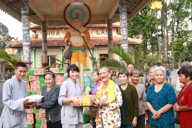 Đồng Tháp: Một ngày tu Bát quan trai nhiều ý nghĩa và an lạc