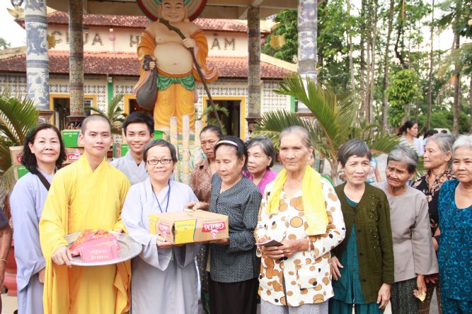 Đồng Tháp: Một ngày tu Bát quan trai nhiều ý nghĩa và an lạc
