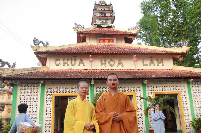Đồng Tháp: Chùa Hoa Lâm chia sẻ tình thương đến mọi người