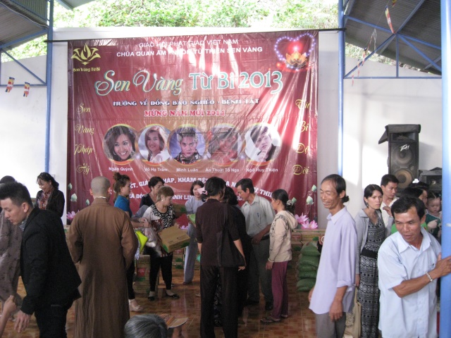 Chuyến từ thiện đầu tiên của chương trình Sen Vàng Từ Bi 2013
