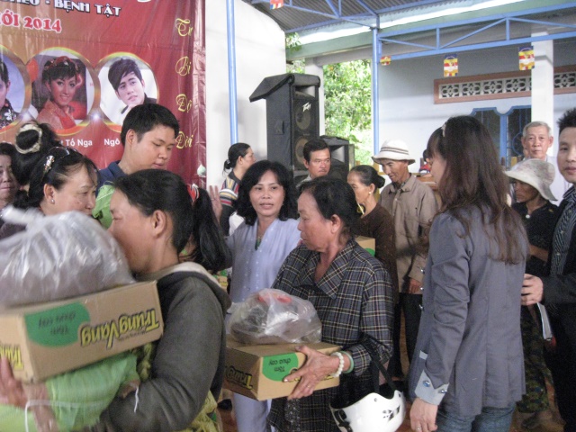 Chuyến từ thiện đầu tiên của chương trình Sen Vàng Từ Bi 2013