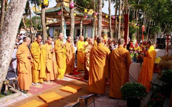Đồng Tháp: Lễ an vị 19 tôn tượng đức Phật A Di Đà tại chùa Hoa Lâm