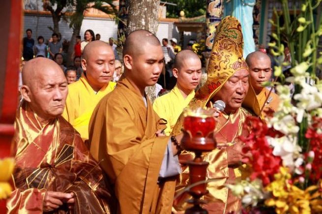 Đồng Tháp: Lễ an vị 19 tôn tượng đức Phật A Di Đà tại chùa Hoa Lâm