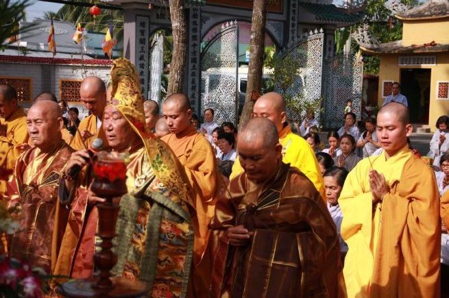Đồng Tháp: Lễ an vị 19 tôn tượng đức Phật A Di Đà tại chùa Hoa Lâm