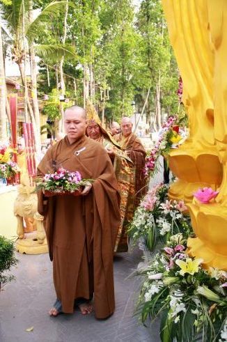Đồng Tháp: Lễ an vị 19 tôn tượng đức Phật A Di Đà tại chùa Hoa Lâm