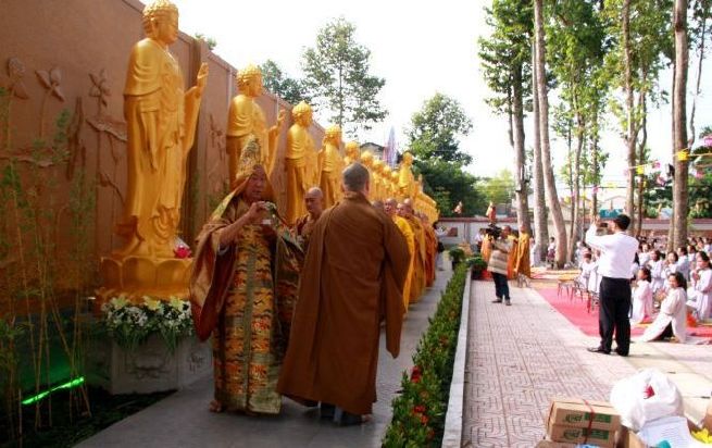 Đồng Tháp: Lễ an vị 19 tôn tượng đức Phật A Di Đà tại chùa Hoa Lâm