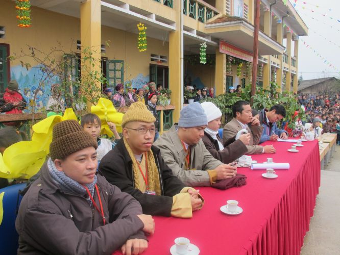 Lào Cai: Hội Khai Tâm và Hội 14 Chữ với chương trình thiện nguyện “Áo Ấm Yêu Thương”