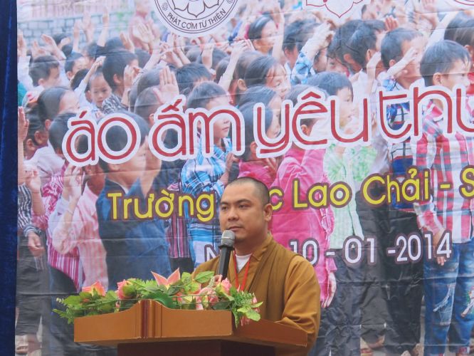 Lào Cai: Hội Khai Tâm và Hội 14 Chữ với chương trình thiện nguyện “Áo Ấm Yêu Thương”