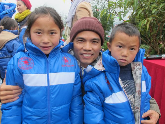 Lào Cai: Hội Khai Tâm và Hội 14 Chữ với chương trình thiện nguyện “Áo Ấm Yêu Thương”