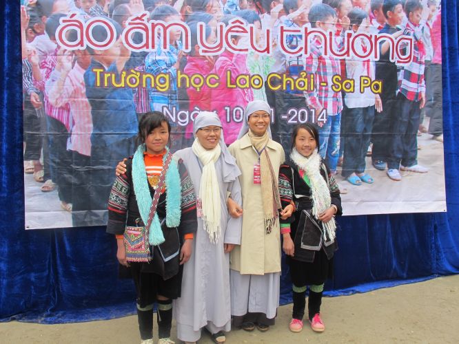 Lào Cai: Hội Khai Tâm và Hội 14 Chữ với chương trình thiện nguyện “Áo Ấm Yêu Thương”