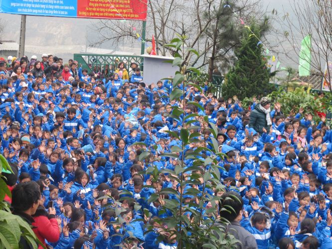 Lào Cai: Hội Khai Tâm và Hội 14 Chữ với chương trình thiện nguyện “Áo Ấm Yêu Thương”