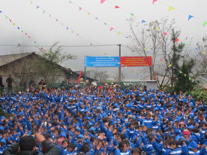 Lào Cai: Hội Khai Tâm và Hội 14 Chữ với chương trình thiện nguyện “Áo Ấm Yêu Thương”