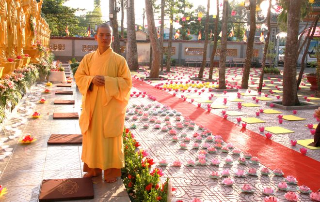 Đồng Tháp: Thiêng liêng, mầu nhiệm đêm hội hoa đăng tại chùa Hoa Lâm