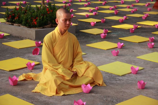 Đồng Tháp: Thiêng liêng, mầu nhiệm đêm hội hoa đăng tại chùa Hoa Lâm