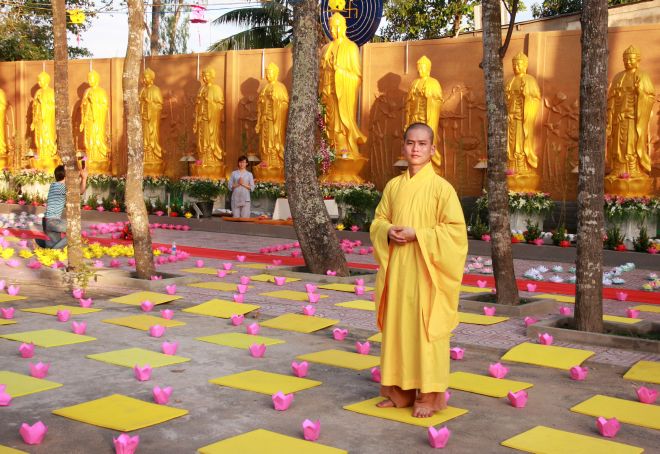 Đồng Tháp: Thiêng liêng, mầu nhiệm đêm hội hoa đăng tại chùa Hoa Lâm