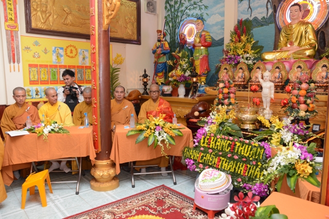 TP. HCM: Lễ cưới theo nghi thức nhà Phật tại chùa Huệ Quang