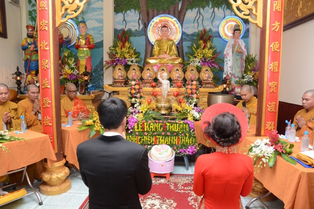 TP. HCM: Lễ cưới theo nghi thức nhà Phật tại chùa Huệ Quang