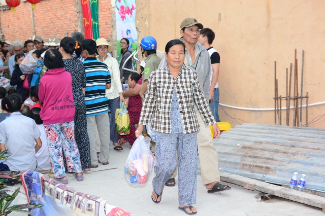 Quỹ Từ Thiện ĐPNN: Chương trình Quà Tết Yêu Thương 2014 đợt 3 tại chùa Giác Ngộ