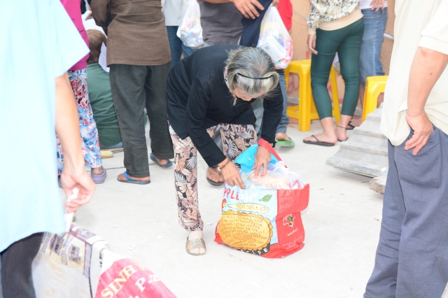 Quỹ Từ Thiện ĐPNN: Chương trình Quà Tết Yêu Thương 2014 đợt 3 tại chùa Giác Ngộ