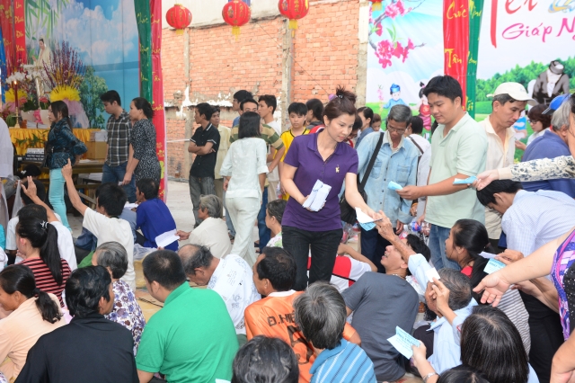 Quỹ Từ Thiện ĐPNN: Chương trình Quà Tết Yêu Thương 2014 đợt 3 tại chùa Giác Ngộ