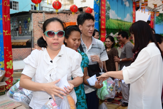 Quỹ Từ Thiện ĐPNN: Chương trình Quà Tết Yêu Thương 2014 đợt 3 tại chùa Giác Ngộ