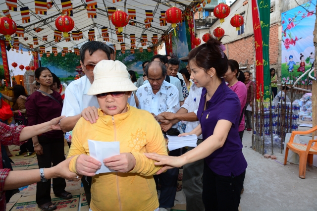 Quỹ Từ Thiện ĐPNN: Chương trình Quà Tết Yêu Thương 2014 đợt 3 tại chùa Giác Ngộ