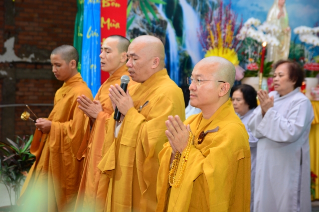 Chùm ảnh: Lễ đón giao thừa Giáp Ngọ 2014 tại chùa Giác Ngộ