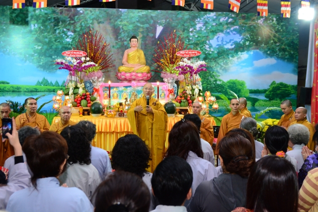 Chùm ảnh: Lễ đón giao thừa Giáp Ngọ 2014 tại chùa Giác Ngộ