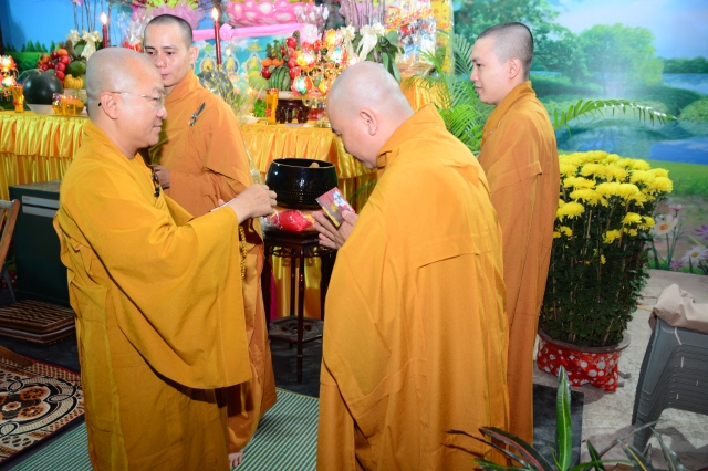 Chùm ảnh: Lễ đón giao thừa Giáp Ngọ 2014 tại chùa Giác Ngộ