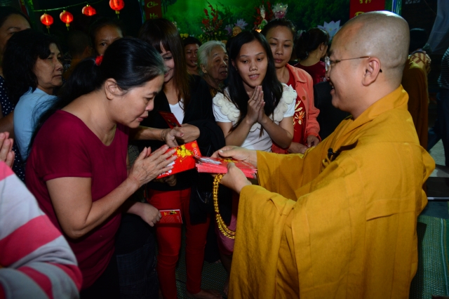 Chùm ảnh: Lễ đón giao thừa Giáp Ngọ 2014 tại chùa Giác Ngộ