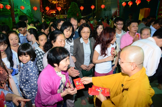 Chùm ảnh: Lễ đón giao thừa Giáp Ngọ 2014 tại chùa Giác Ngộ