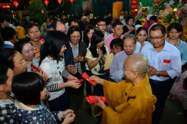 Chùm ảnh: Lễ đón giao thừa Giáp Ngọ 2014 tại chùa Giác Ngộ