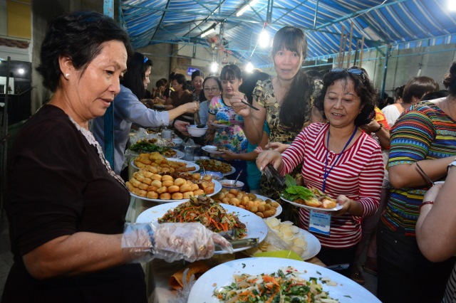 Chùa Giác Ngộ tổ chức tiệc chay gây quỹ xây dựng chùa giai đoạn 2