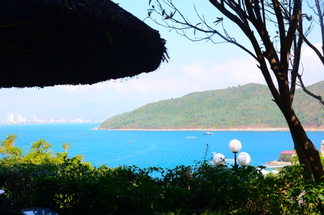 Ghi nhận chuyến du lịch, thuyết giảng và làm từ thiện tại Nha Trang