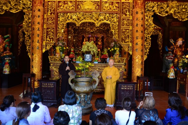 Ghi nhận chuyến du lịch, thuyết giảng và làm từ thiện tại Nha Trang