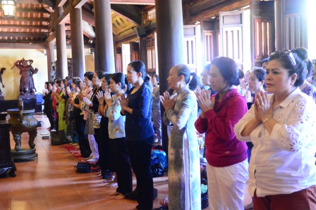 Ghi nhận chuyến du lịch, thuyết giảng và làm từ thiện tại Nha Trang